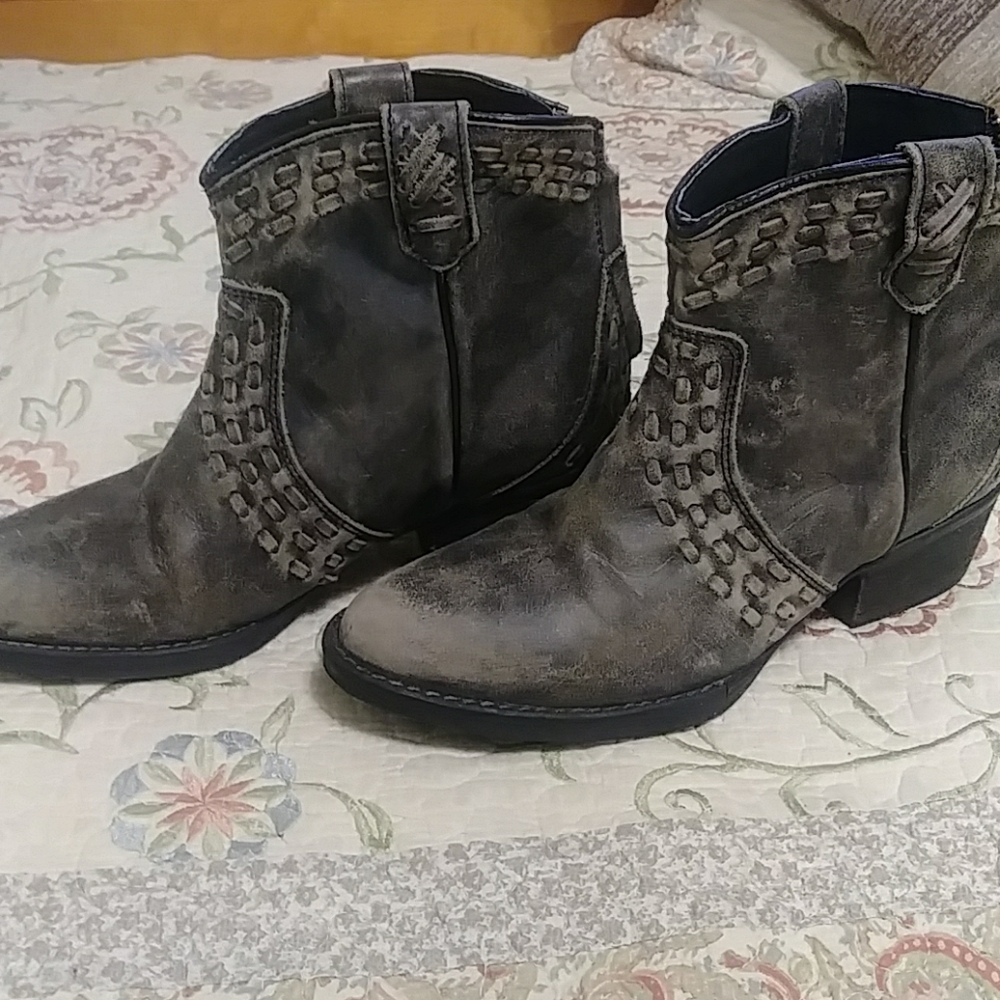 Leather ankle boot